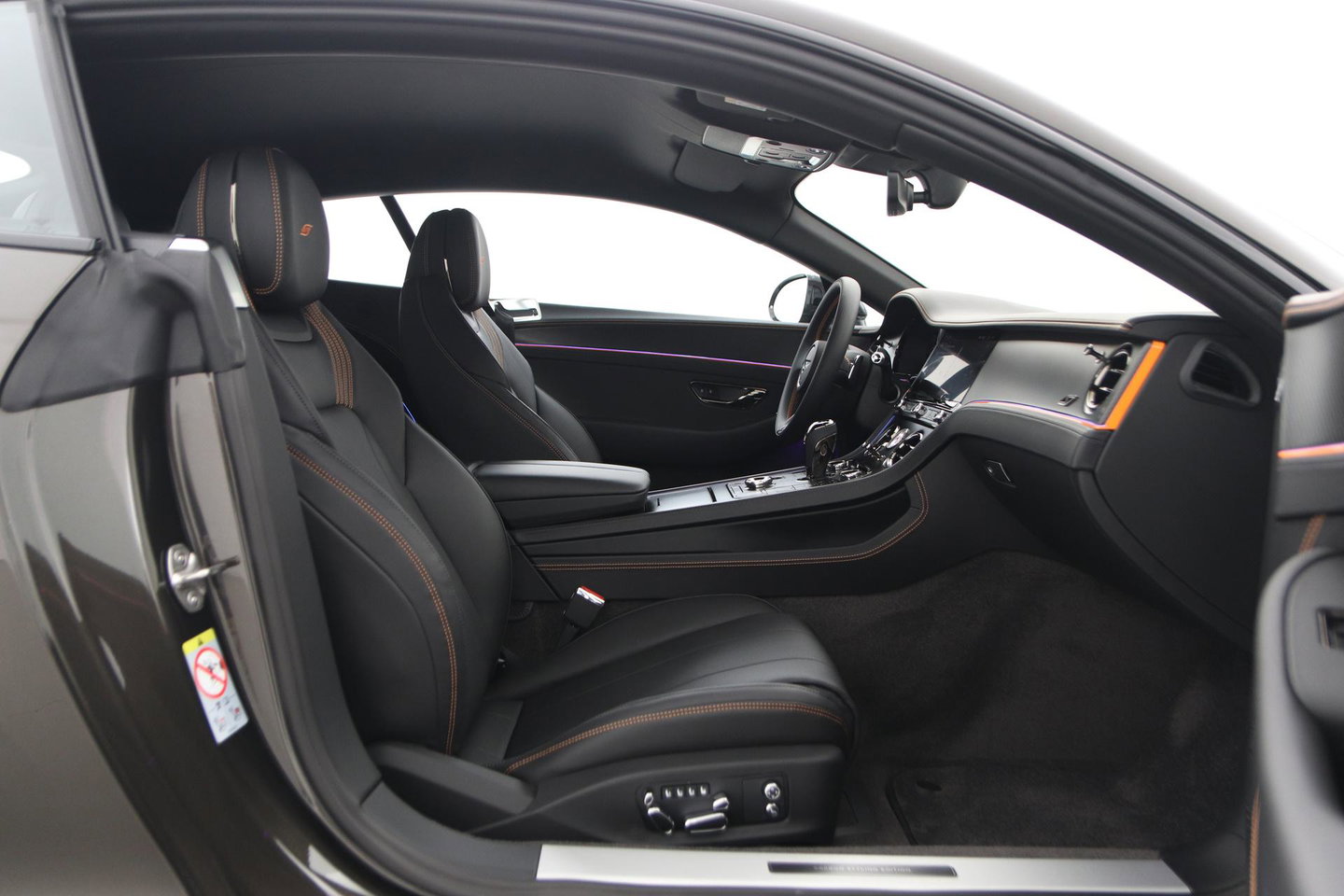 Bentley Continental GT 4.0 V8 Hybrid | Spectre Brown | Carbon Styling Edition | Touring Specification | Rotating Display | Akrapovič Uitlaat | Massage+Ventilatie