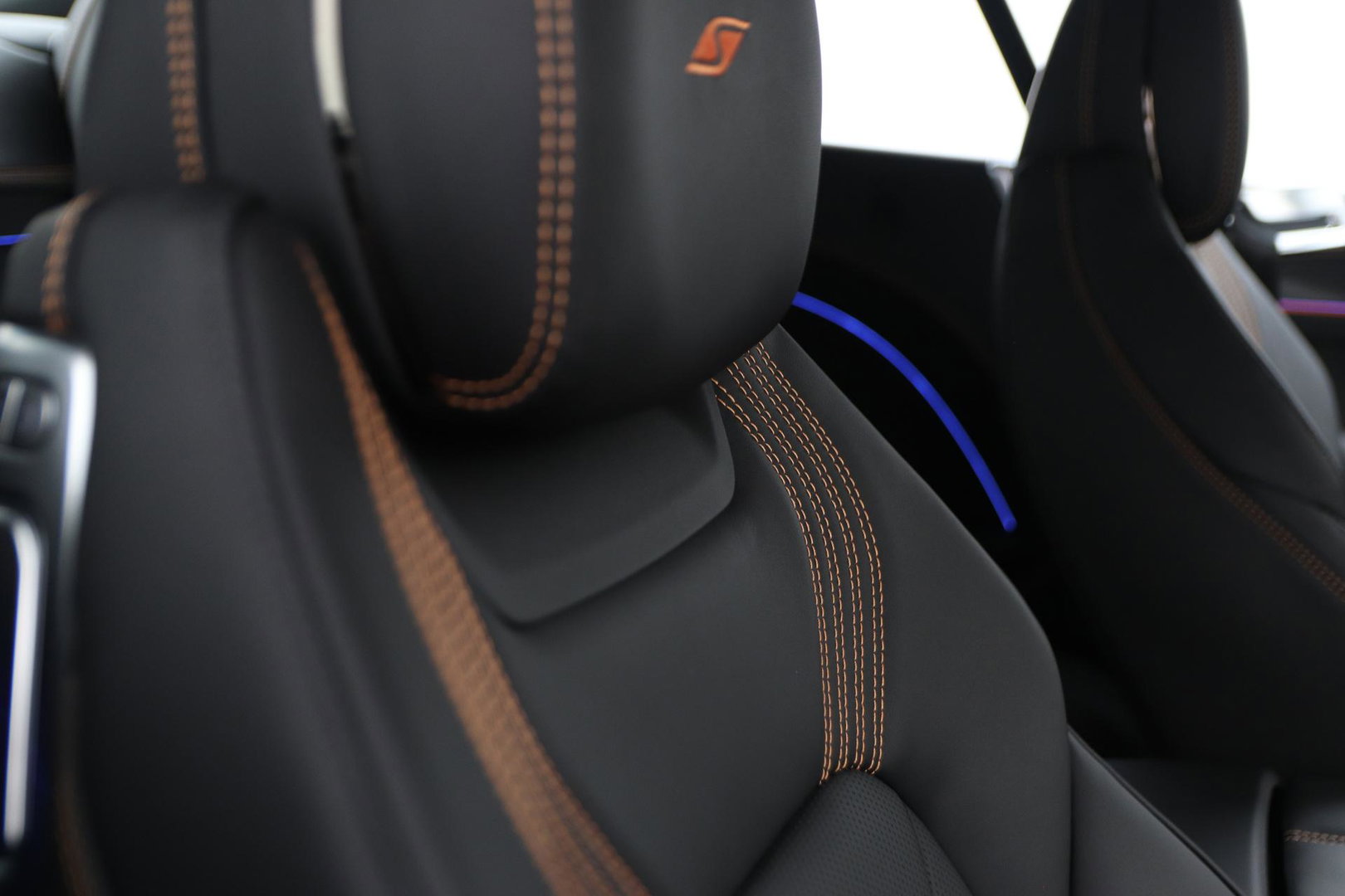 Bentley Continental GT 4.0 V8 Hybrid | Spectre Brown | Carbon Styling Edition | Touring Specification | Rotating Display | Akrapovič Uitlaat | Massage+Ventilatie