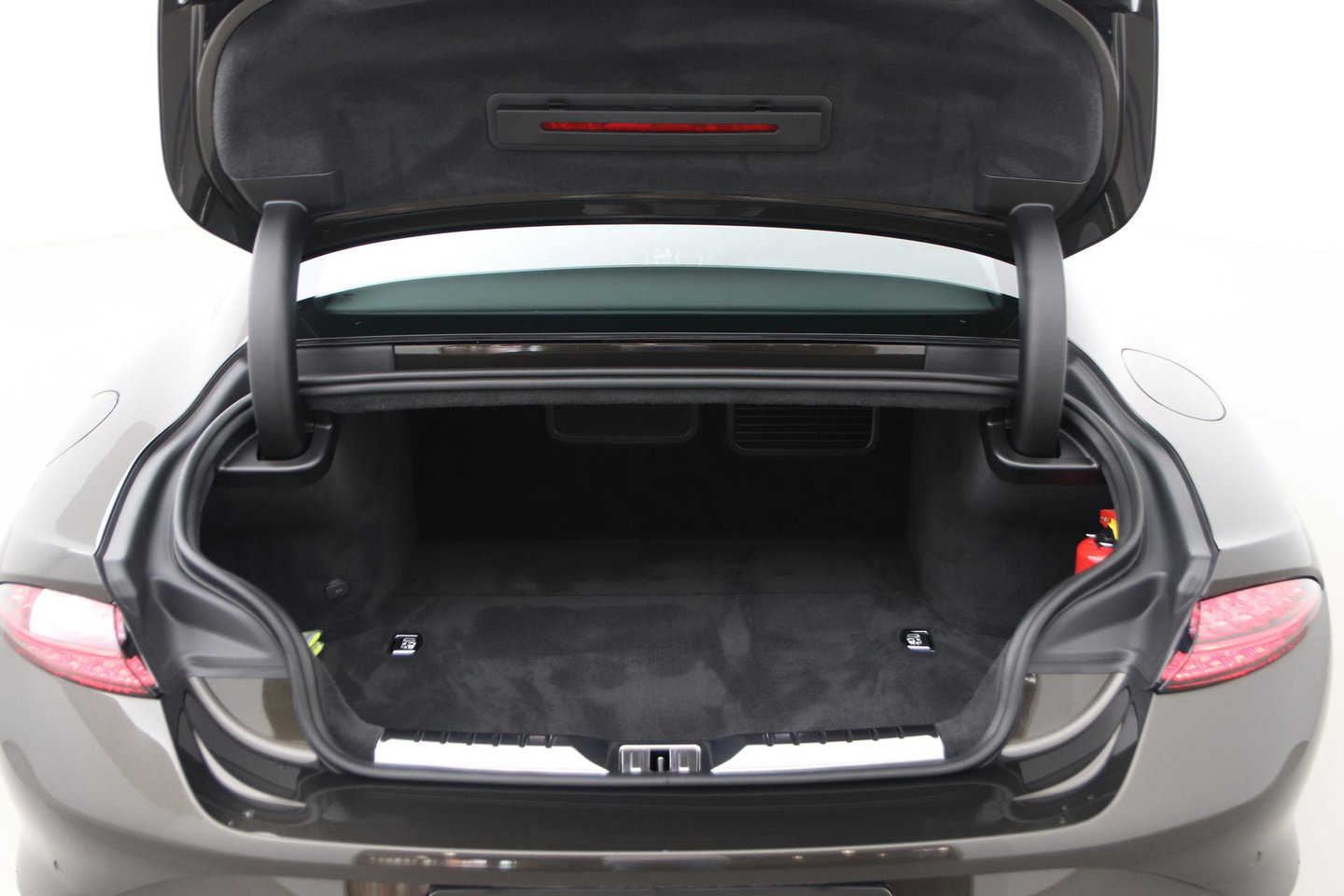 Bentley Continental GT 4.0 V8 Hybrid | Spectre Brown | Carbon Styling Edition | Touring Specification | Rotating Display | Akrapovič Uitlaat | Massage+Ventilatie