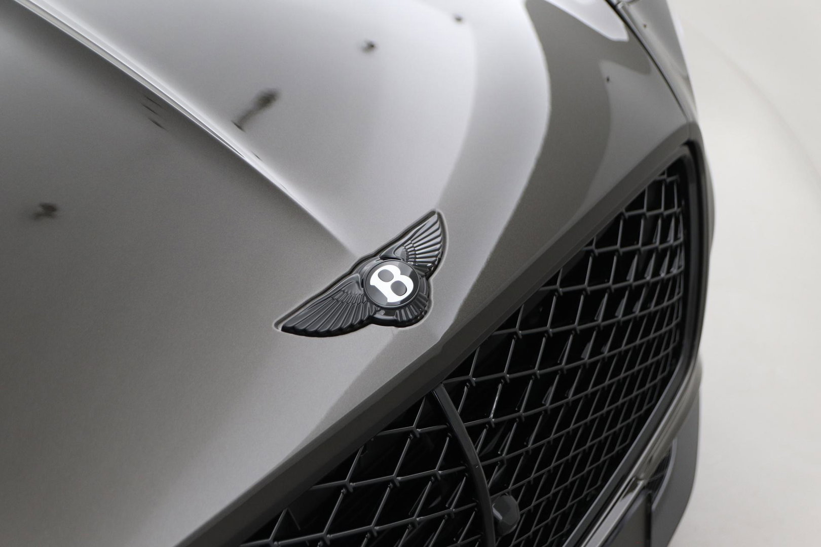 Bentley Continental GT 4.0 V8 Hybrid | Spectre Brown | Carbon Styling Edition | Touring Specification | Rotating Display | Akrapovič Uitlaat | Massage+Ventilatie