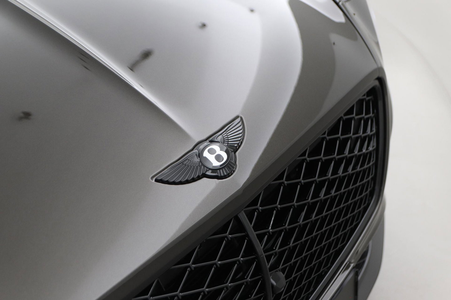 Bentley Continental GT 4.0 V8 Hybrid | Spectre Brown | Carbon Styling Edition | Touring Specification | Rotating Display | Akrapovič Uitlaat | Massage+Ventilatie