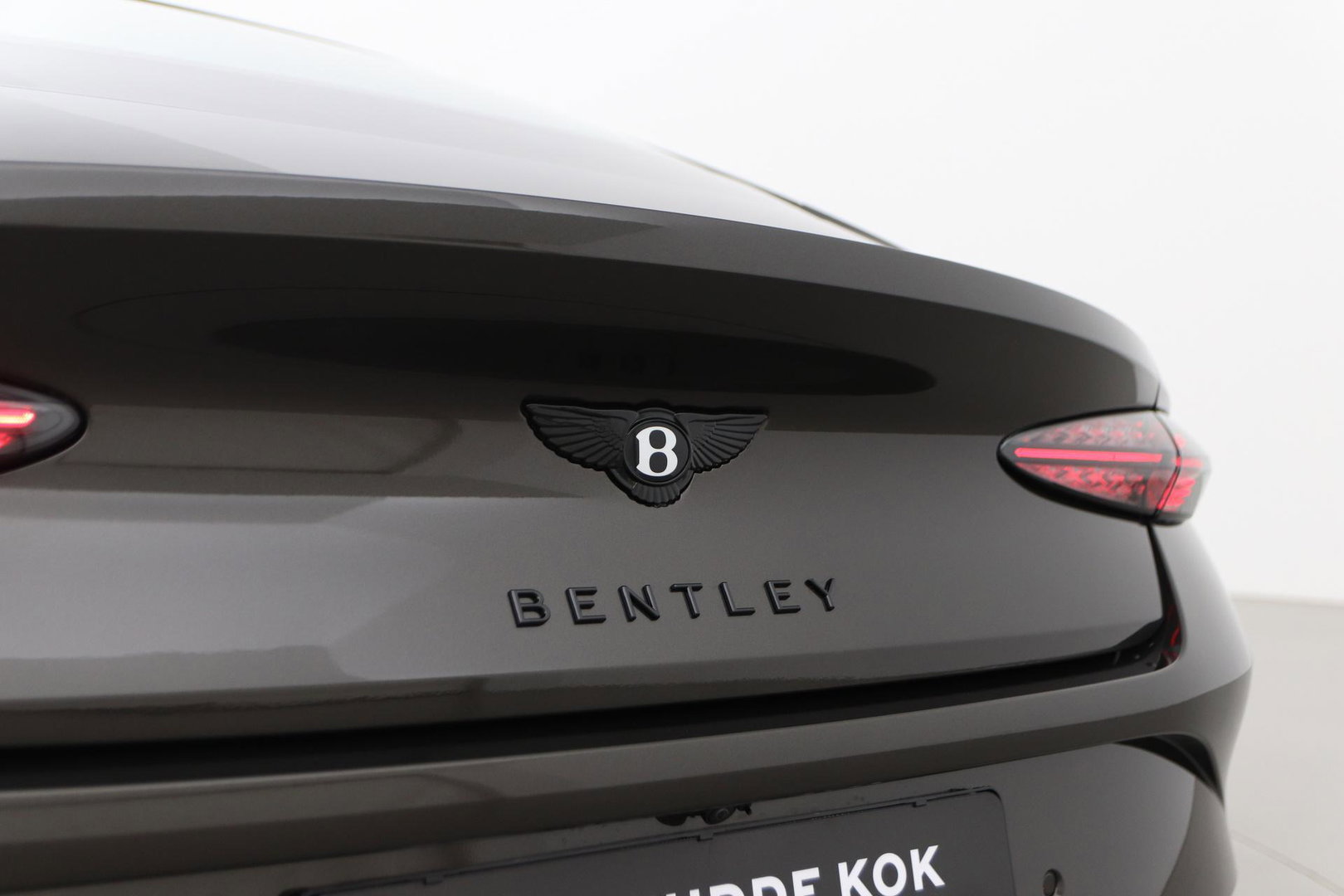 Bentley Continental GT 4.0 V8 Hybrid | Spectre Brown | Carbon Styling Edition | Touring Specification | Rotating Display | Akrapovič Uitlaat | Massage+Ventilatie