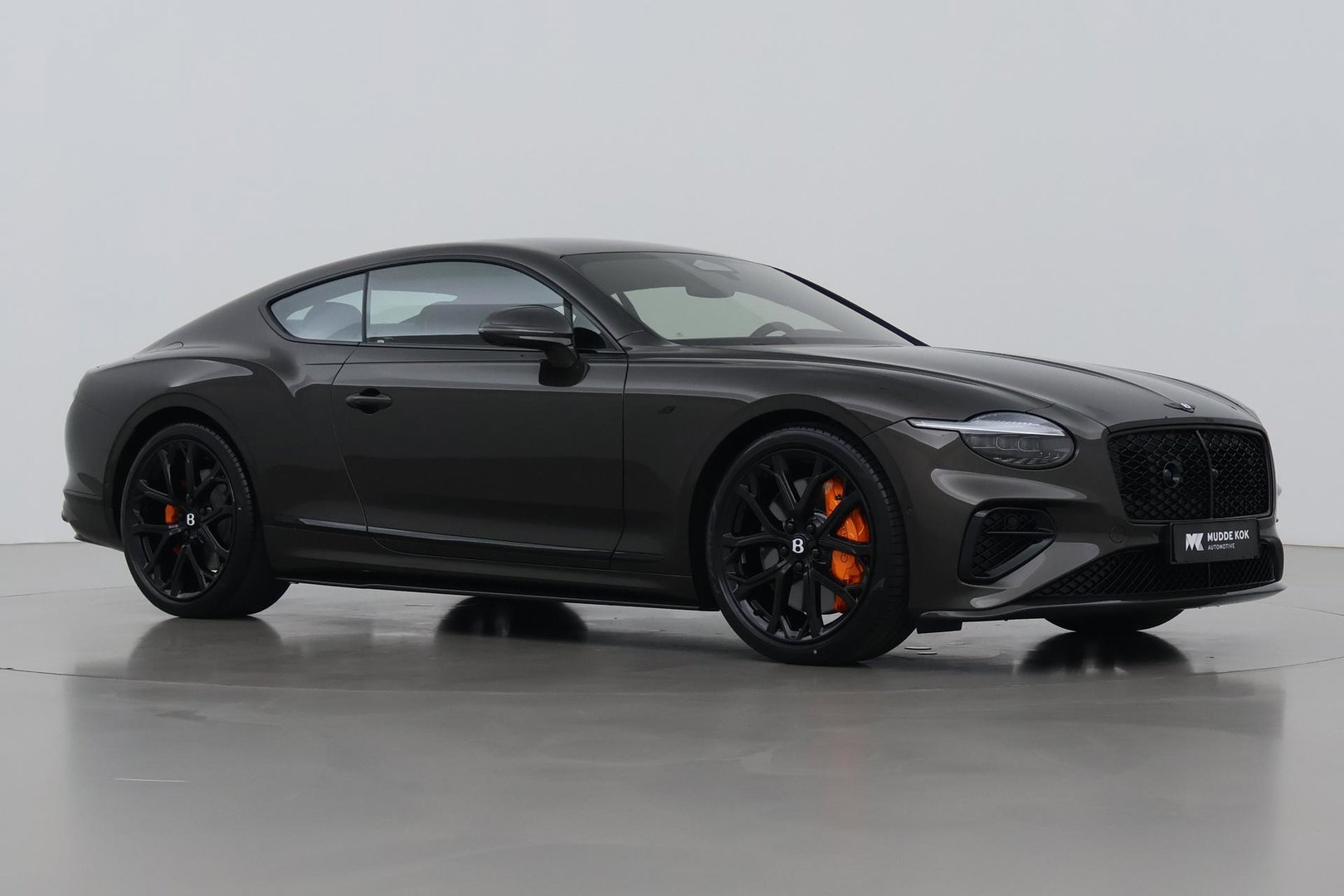 Bentley Continental GT 4.0 V8 Hybrid | Spectre Brown | Carbon Styling Edition | Touring Specification | Rotating Display | Akrapovič Uitlaat | Massage+Ventilatie