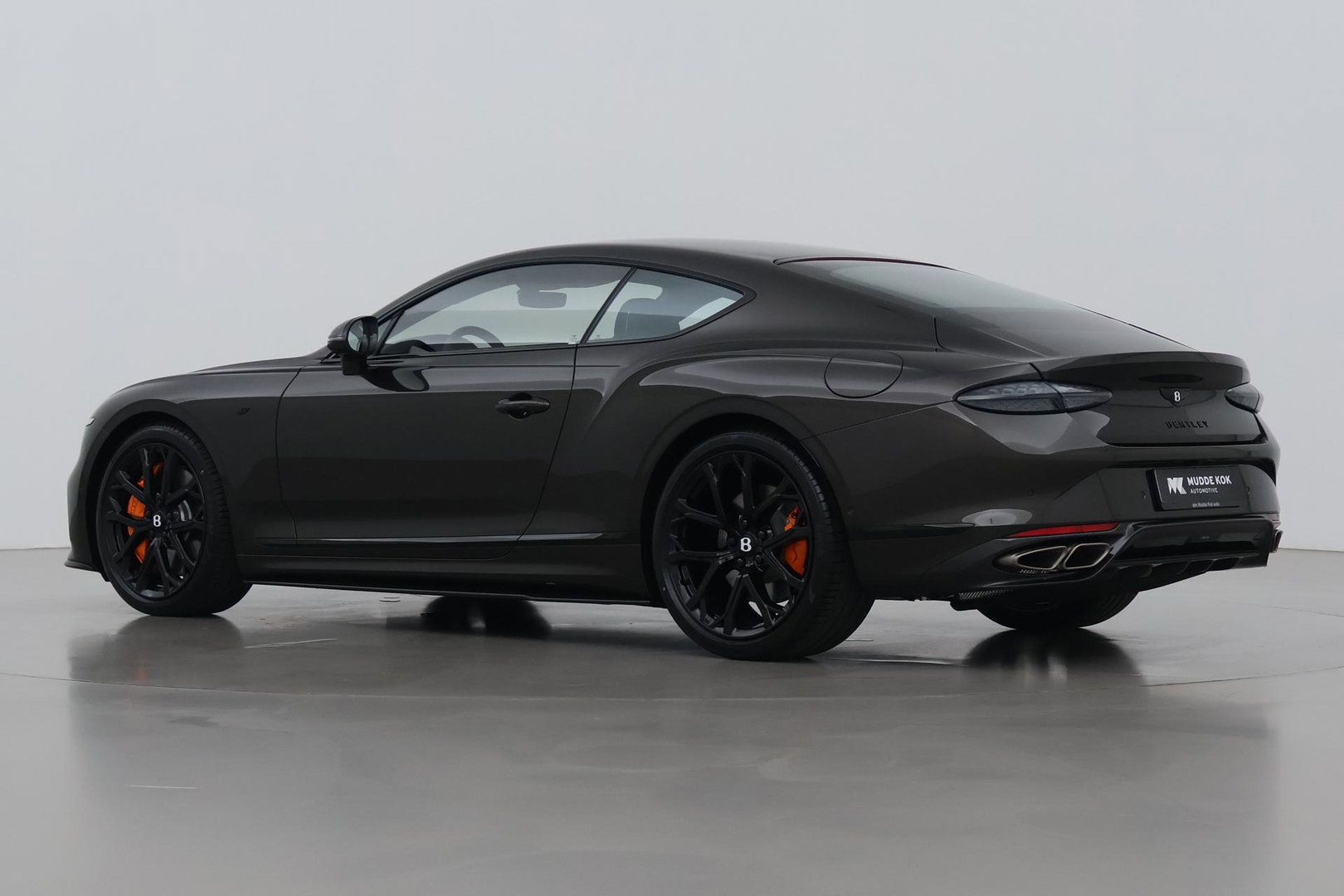 Bentley Continental GT 4.0 V8 Hybrid | Spectre Brown | Carbon Styling Edition | Touring Specification | Rotating Display | Akrapovič Uitlaat | Massage+Ventilatie