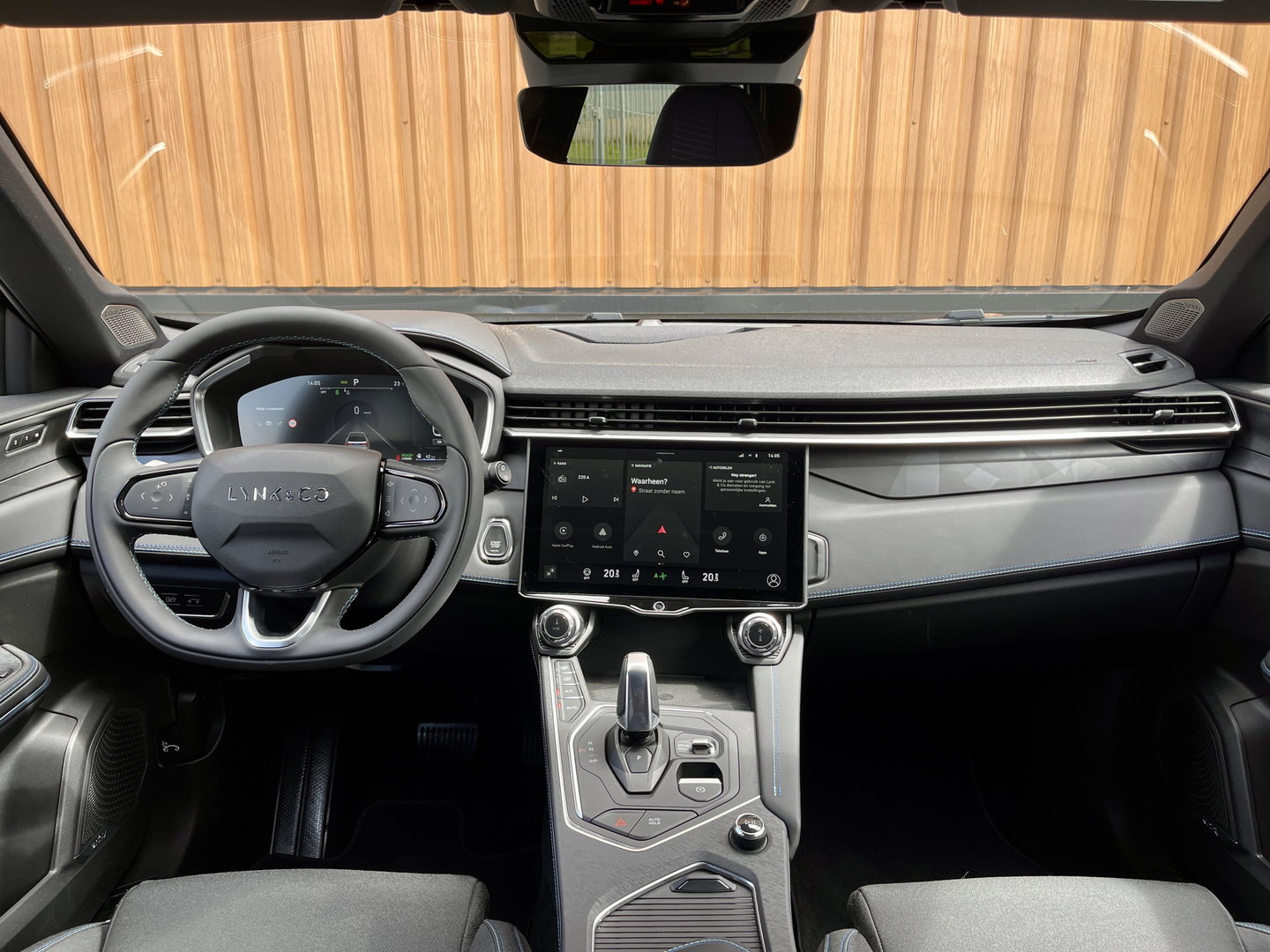 Lynk & Co 01 1.5 | Black Pakket Optioneel | Stuurverwarming | Zwarte hemel | Panoramadak | Adaptive Cruise Control | 360 Camera | Keyless | Elektrische Bestuurdersstoel + Geheugen | Parkeersensoren | Apple Ca