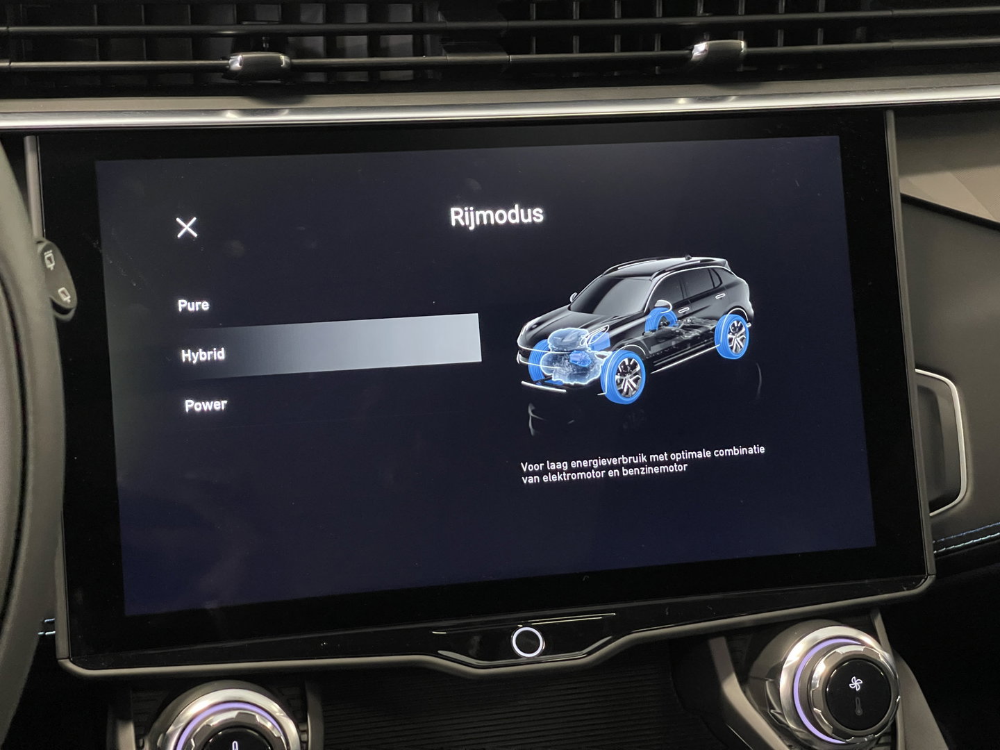 Lynk & Co 01 1.5 | Black Pakket Optioneel | Stuurverwarming | Zwarte hemel | Panoramadak | Adaptive Cruise Control | 360 Camera | Keyless | Elektrische Bestuurdersstoel + Geheugen | Parkeersensoren | Apple Ca