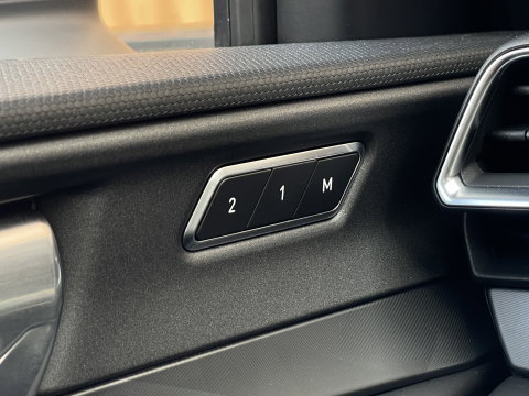 Lynk & Co 01 1.5 | Black Pakket Optioneel | Stuurverwarming | Zwarte hemel | Panoramadak | Adaptive Cruise Control | 360 Camera | Keyless | Elektrische Bestuurdersstoel + Geheugen | Parkeersensoren | Apple Ca
