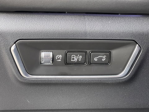 Lynk & Co 01 1.5 | Black Pakket Optioneel | Stuurverwarming | Zwarte hemel | Panoramadak | Adaptive Cruise Control | 360 Camera | Keyless | Elektrische Bestuurdersstoel + Geheugen | Parkeersensoren | Apple Ca