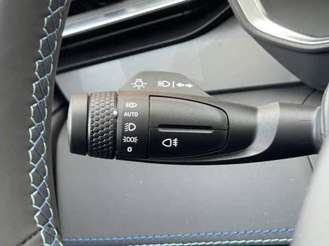 Lynk & Co 01 1.5 | Black Pakket Optioneel | Stuurverwarming | Zwarte hemel | Panoramadak | Adaptive Cruise Control | 360 Camera | Keyless | Elektrische Bestuurdersstoel + Geheugen | Parkeersensoren | Apple Ca