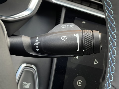 Lynk & Co 01 1.5 | Black Pakket Optioneel | Stuurverwarming | Zwarte hemel | Panoramadak | Adaptive Cruise Control | 360 Camera | Keyless | Elektrische Bestuurdersstoel + Geheugen | Parkeersensoren | Apple Ca
