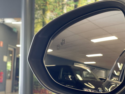 Lynk & Co 01 1.5 | Black Pakket Optioneel | Stuurverwarming | Zwarte hemel | Panoramadak | Adaptive Cruise Control | 360 Camera | Keyless | Elektrische Bestuurdersstoel + Geheugen | Parkeersensoren | Apple Ca