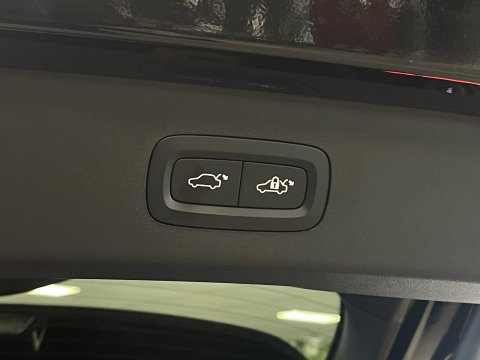 Lynk & Co 01 1.5 | Black Pakket Optioneel | Stuurverwarming | Zwarte hemel | Panoramadak | Adaptive Cruise Control | 360 Camera | Keyless | Elektrische Bestuurdersstoel + Geheugen | Parkeersensoren | Apple Ca