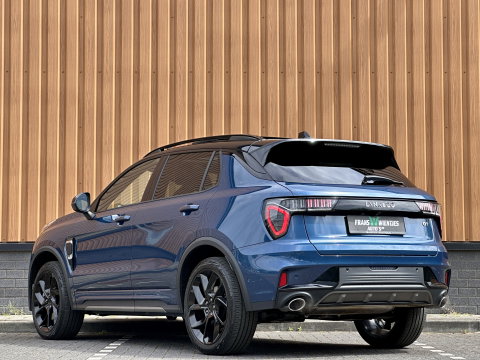 Lynk & Co 01 1.5 | Black Pakket Optioneel | Stuurverwarming | Zwarte hemel | Panoramadak | Adaptive Cruise Control | 360 Camera | Keyless | Elektrische Bestuurdersstoel + Geheugen | Parkeersensoren | Apple Ca