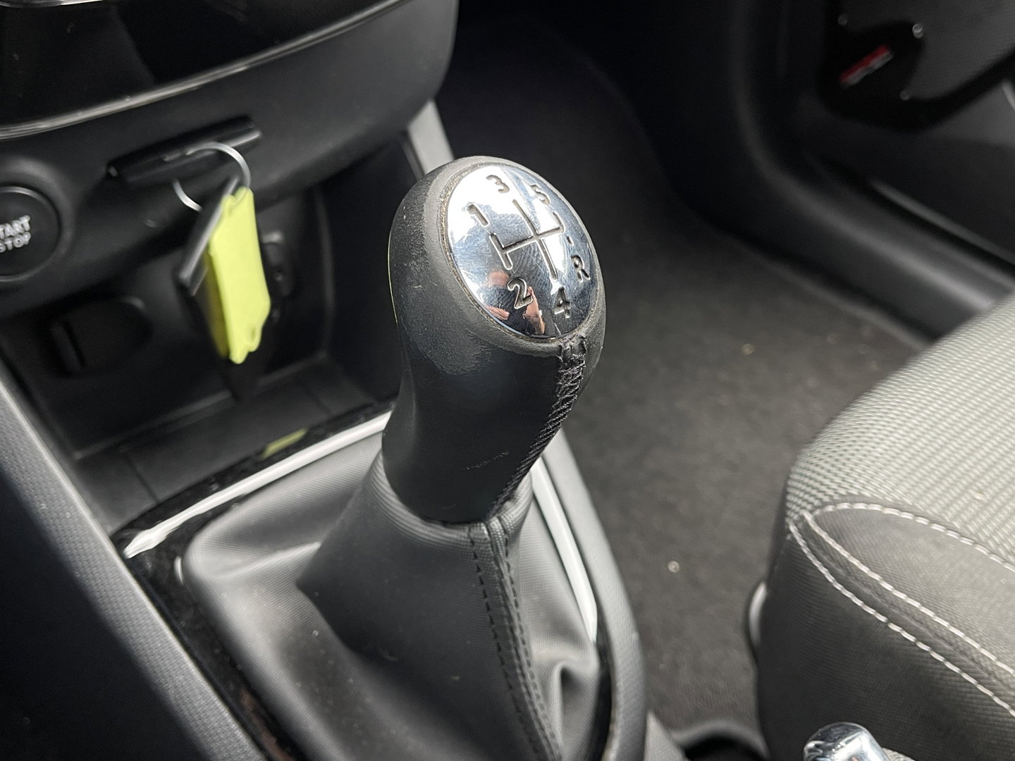 Renault Clio 0.9 TCe Expression | Handel/Export | Airconditioning | Bluetooth | Cruise Control | Elektrische ramen |