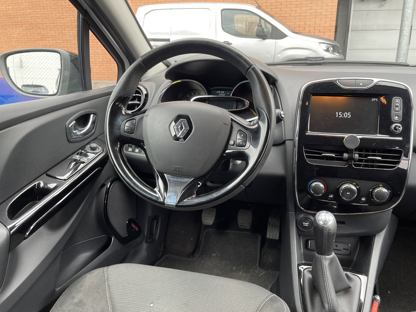 Renault Clio 0.9 TCe Expression | Handel/Export | Airconditioning | Bluetooth | Cruise Control | Elektrische ramen |