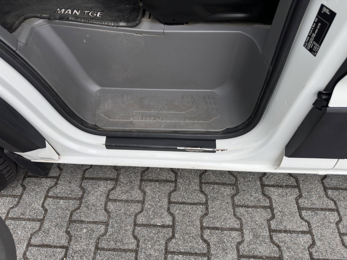 MAN eTGE Basis 36 kWh L3 H3 (2-FASE) {Soh-88%} Aut. *HEATPUMP | NAVI-FULLMAP | AIRCO | CRUISE | 3-PERS | CAMERA | HEATED-ERGO-SEATS | PDC | DAB | WIFI | FULL-LED | CCS-FASTLOADER*