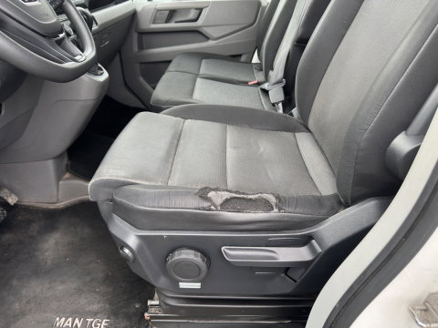 MAN eTGE Basis 36 kWh L3 H3 (2-FASE) {Soh-88%} Aut. *HEATPUMP | NAVI-FULLMAP | AIRCO | CRUISE | 3-PERS | CAMERA | HEATED-ERGO-SEATS | PDC | DAB | WIFI | FULL-LED | CCS-FASTLOADER*