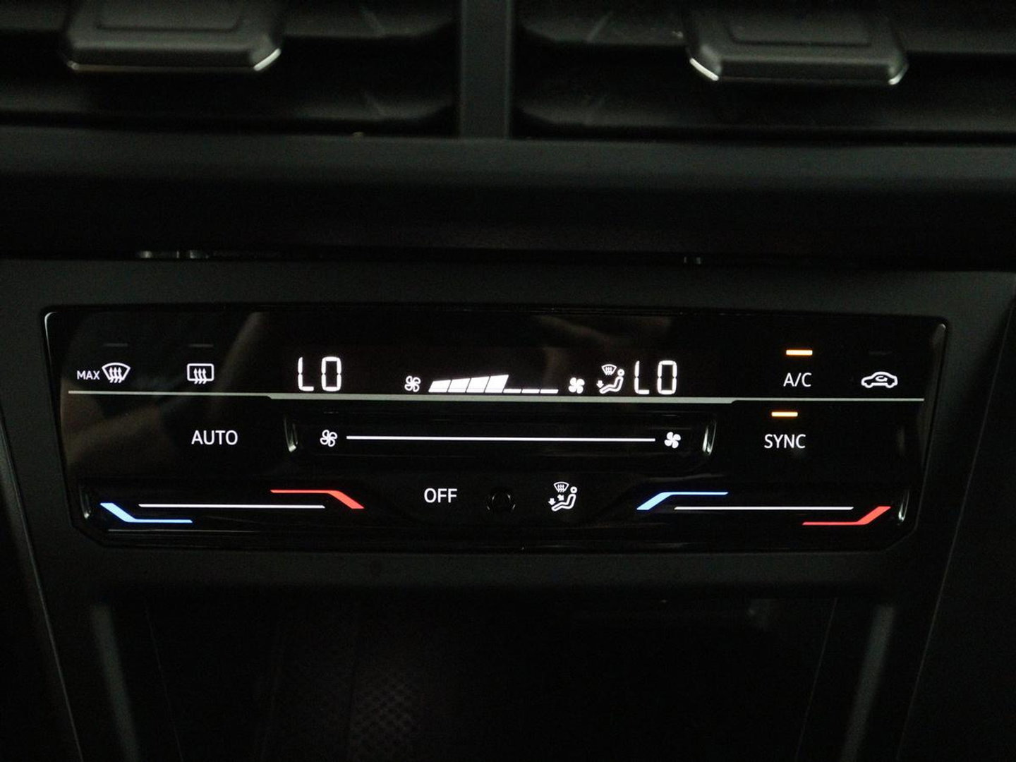 Volkswagen Taigo 1.5 TSI R-Line Business | Adaptive cruise | Lane assist | Camera | Park assist | Carplay | Navigatie | Virtueel dashboard