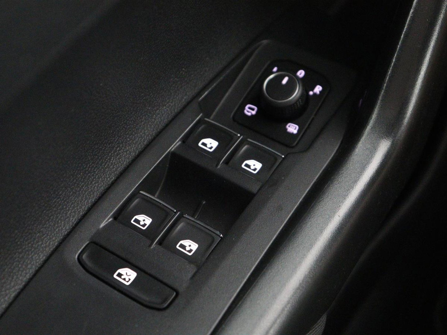 Volkswagen Taigo 1.5 TSI R-Line Business | Adaptive cruise | Lane assist | Camera | Park assist | Carplay | Navigatie | Virtueel dashboard