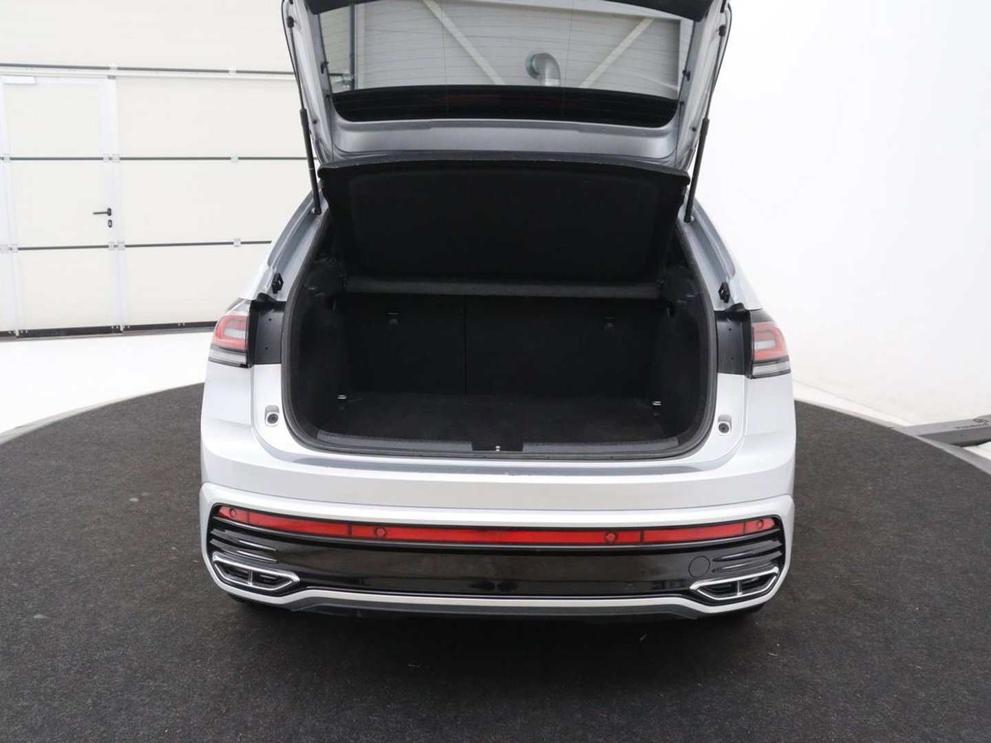 Volkswagen Taigo 1.5 TSI R-Line Business | Adaptive cruise | Lane assist | Camera | Park assist | Carplay | Navigatie | Virtueel dashboard