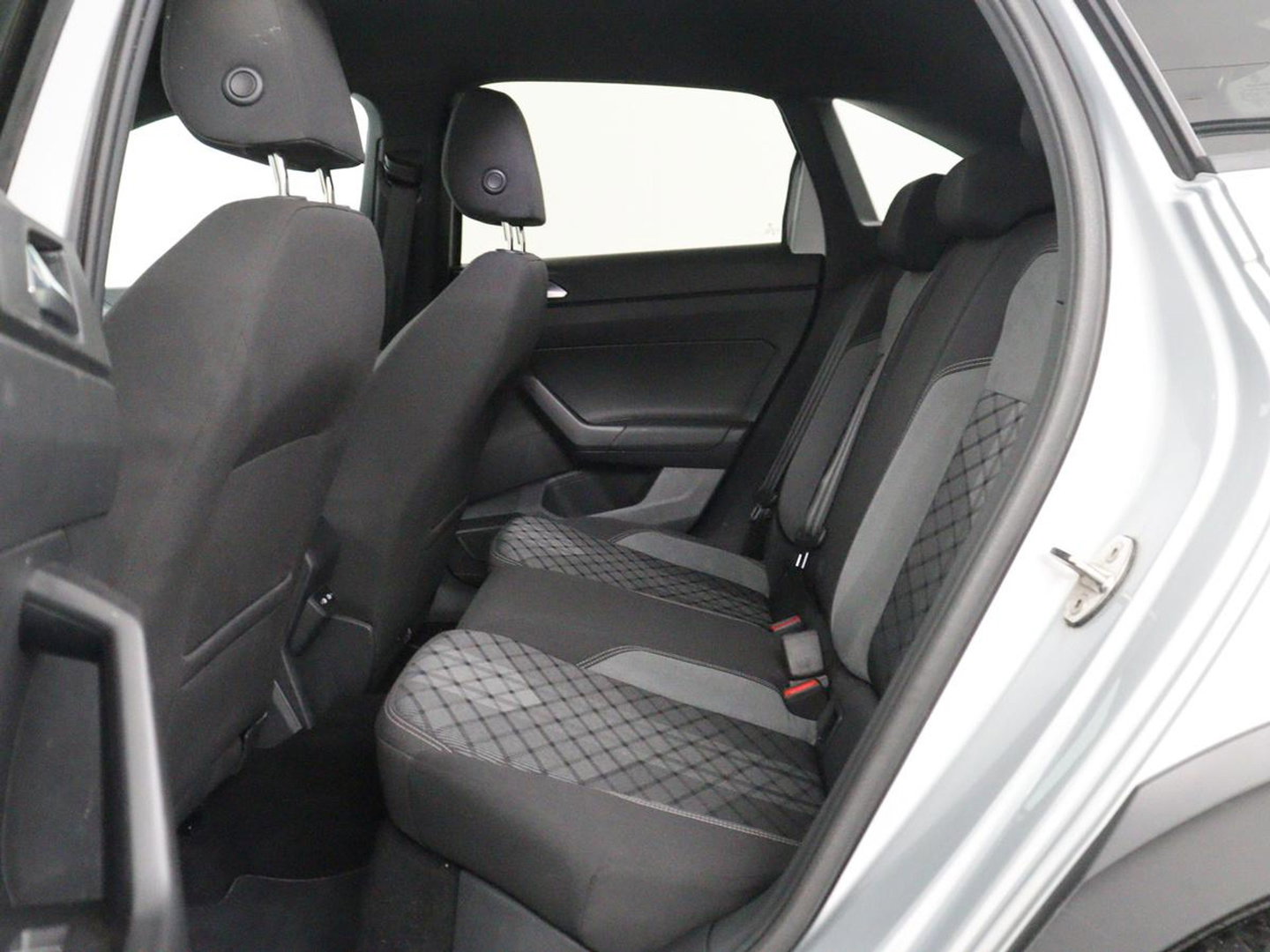 Volkswagen Taigo 1.5 TSI R-Line Business | Adaptive cruise | Lane assist | Camera | Park assist | Carplay | Navigatie | Virtueel dashboard