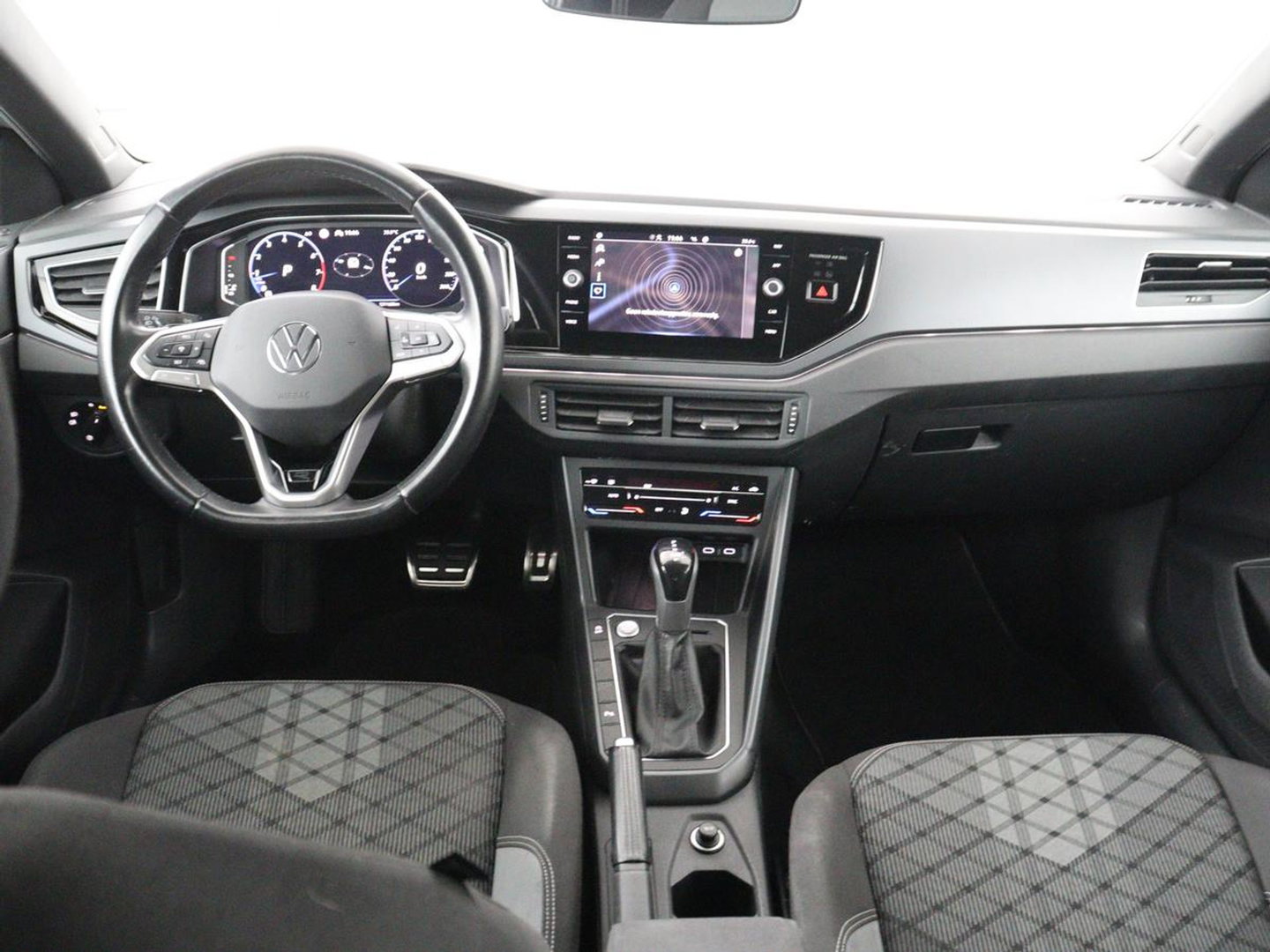 Volkswagen Taigo 1.5 TSI R-Line Business | Adaptive cruise | Lane assist | Camera | Park assist | Carplay | Navigatie | Virtueel dashboard