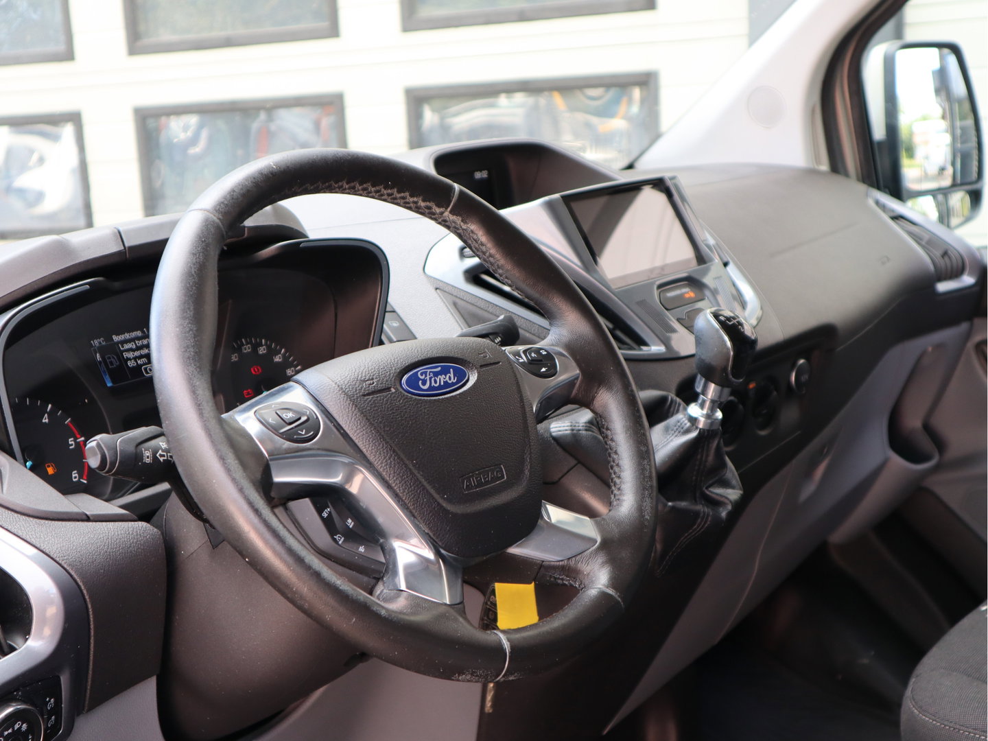 Ford Transit Custom 2.0 TDCI 131pk - L2 Lang - 2x Schuifdeur - Trekhaak - Camera