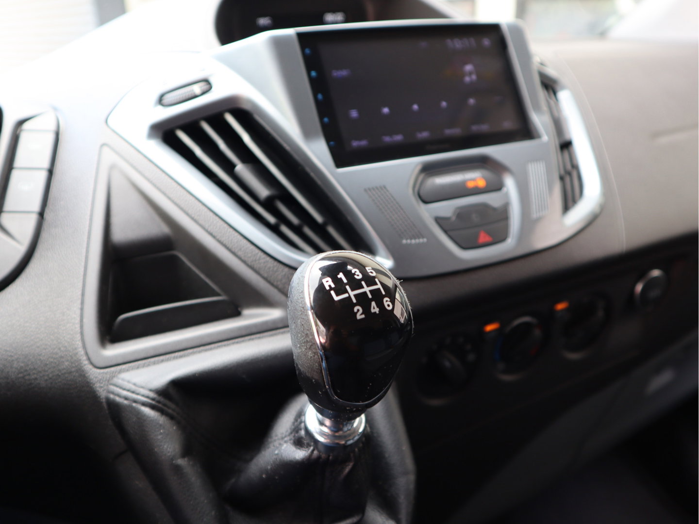 Ford Transit Custom 2.0 TDCI 131pk - L2 Lang - 2x Schuifdeur - Trekhaak - Camera