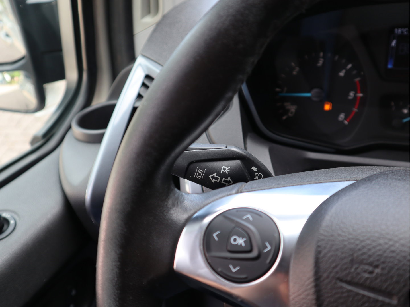 Ford Transit Custom 2.0 TDCI 131pk - L2 Lang - 2x Schuifdeur - Trekhaak - Camera