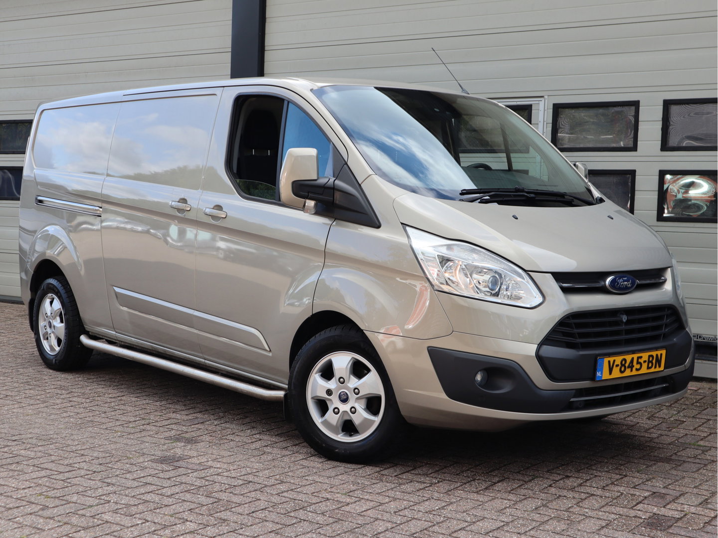 Ford Transit Custom 2.0 TDCI 131pk - L2 Lang - 2x Schuifdeur - Trekhaak - Camera