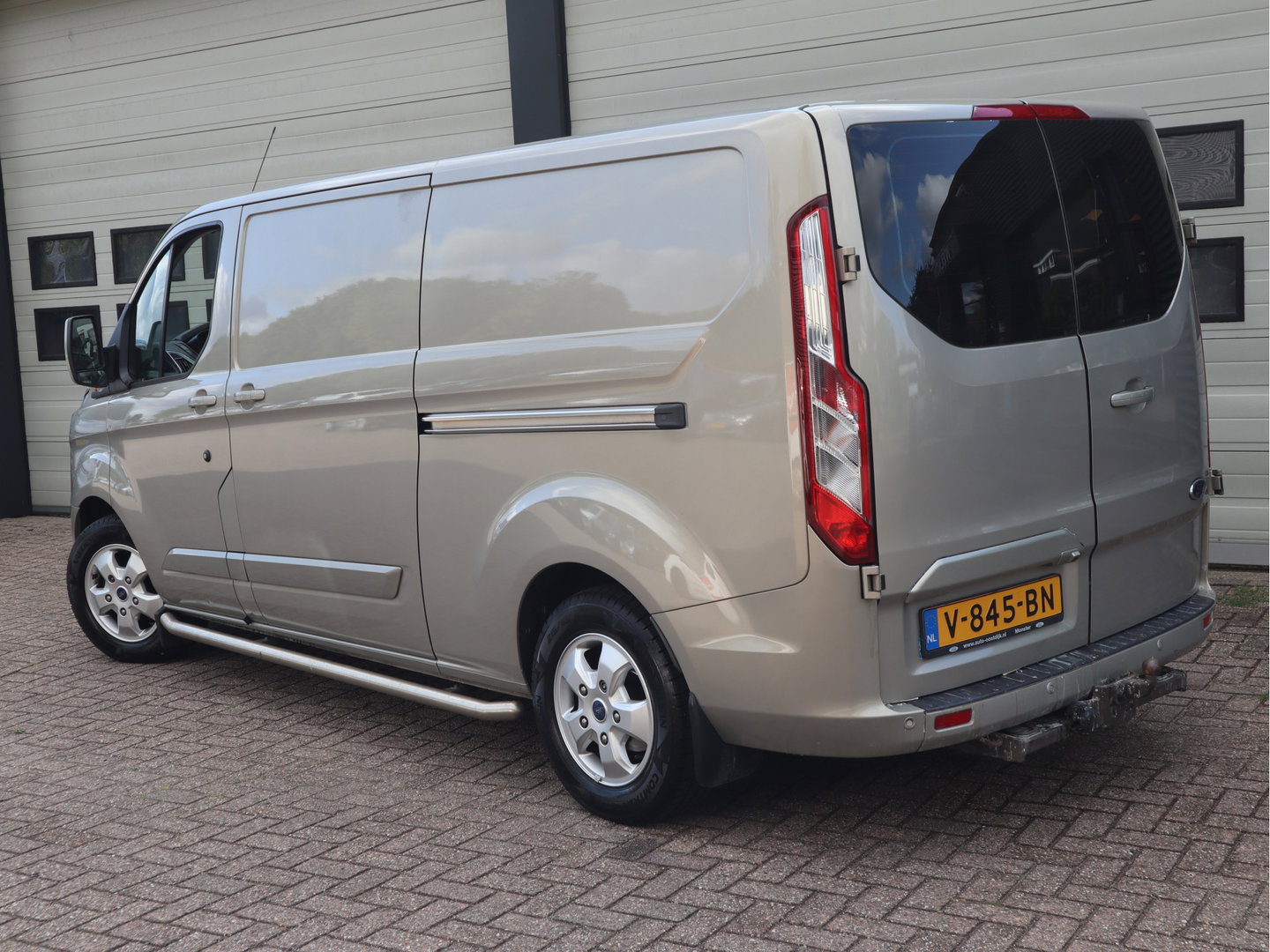 Ford Transit Custom 2.0 TDCI 131pk - L2 Lang - 2x Schuifdeur - Trekhaak - Camera