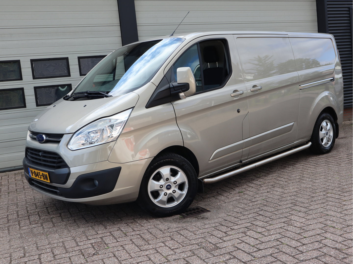 Ford Transit Custom 2.0 TDCI 131pk - L2 Lang - 2x Schuifdeur - Trekhaak - Camera