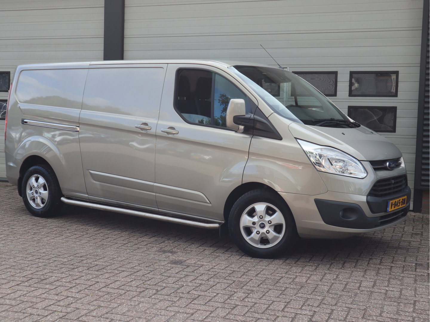 Ford Transit Custom 2.0 TDCI 131pk - L2 Lang - 2x Schuifdeur - Trekhaak - Camera