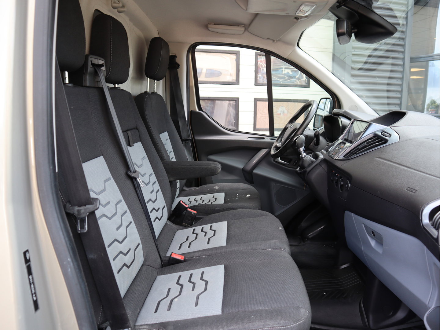 Ford Transit Custom 2.0 TDCI 131pk - L2 Lang - 2x Schuifdeur - Trekhaak - Camera