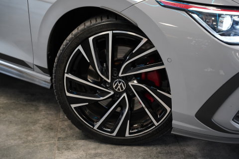 Volkswagen Golf 2.0 TSI GTI Akrapovič Panoramadak Harman&Kardon Sterrenhemel 19''LM