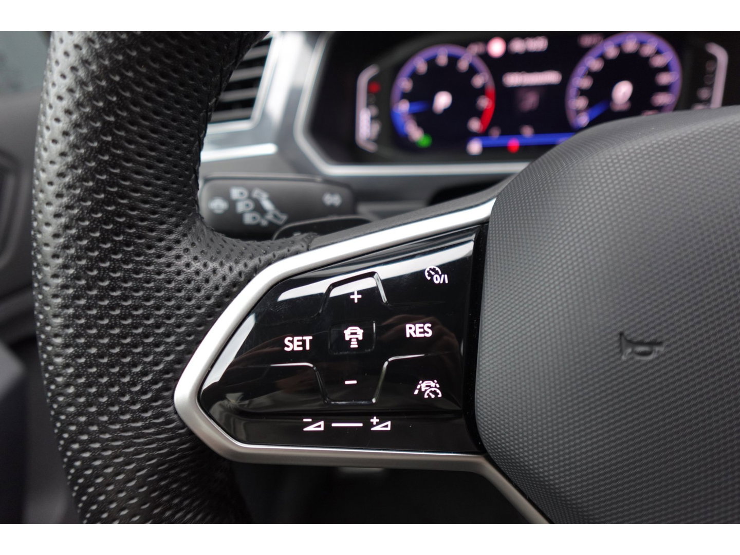 Volkswagen Tiguan 1.5 TSI R-Line PANO KEYLESS 360