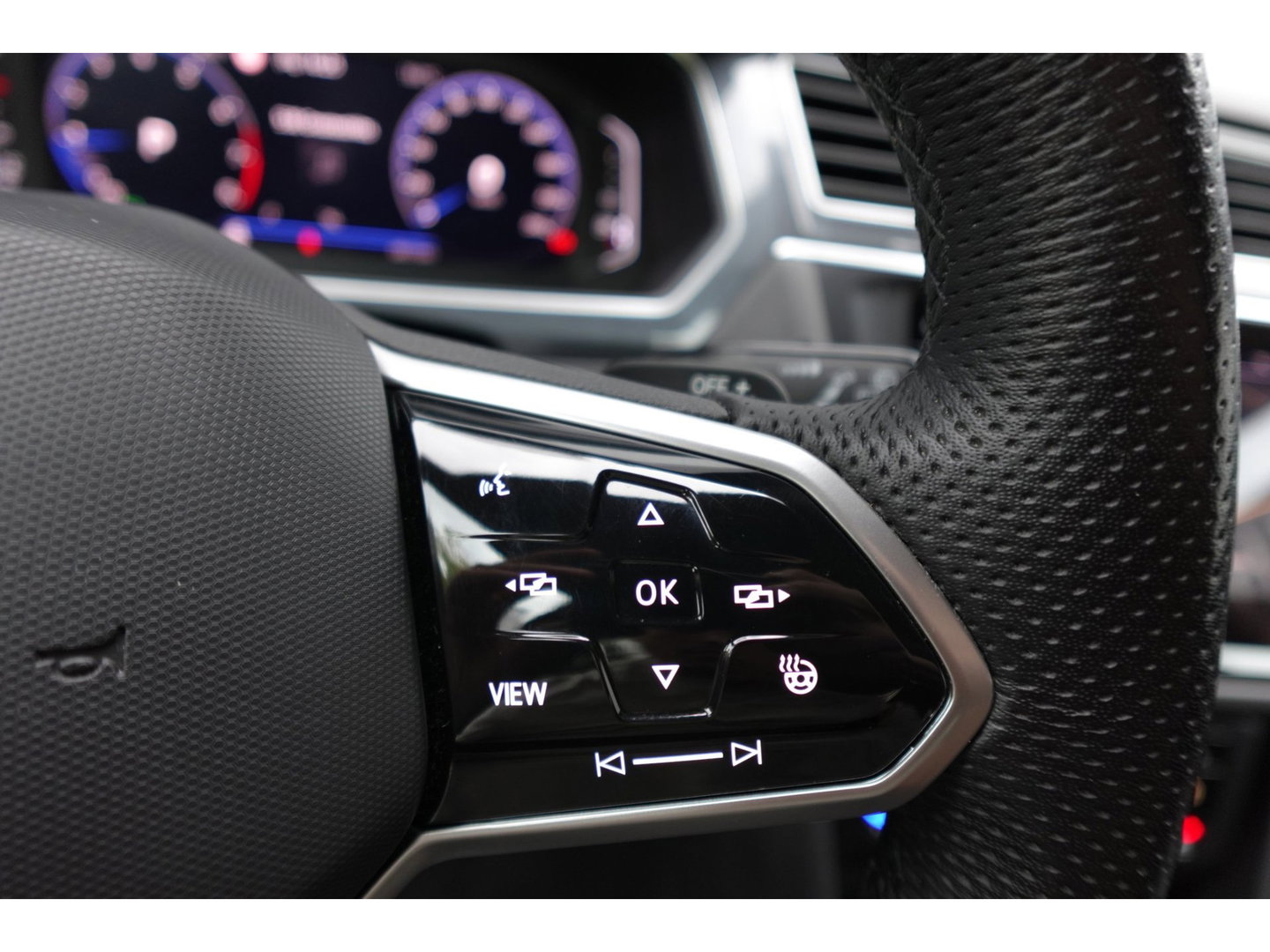 Volkswagen Tiguan 1.5 TSI R-Line PANO KEYLESS 360