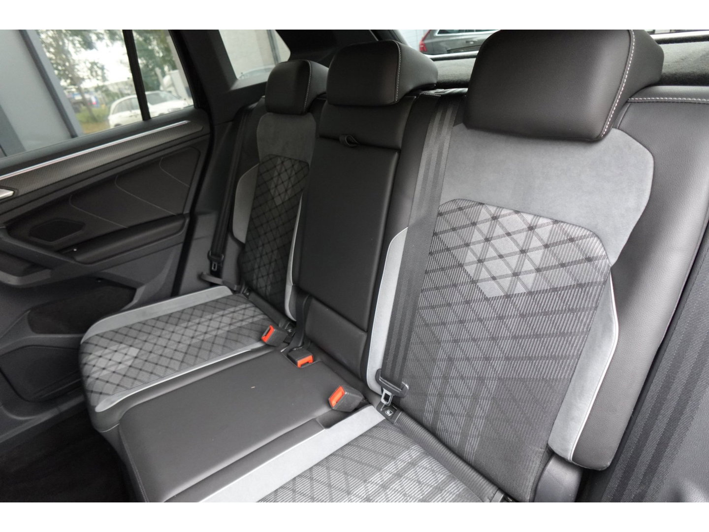Volkswagen Tiguan 1.5 TSI R-Line PANO KEYLESS 360