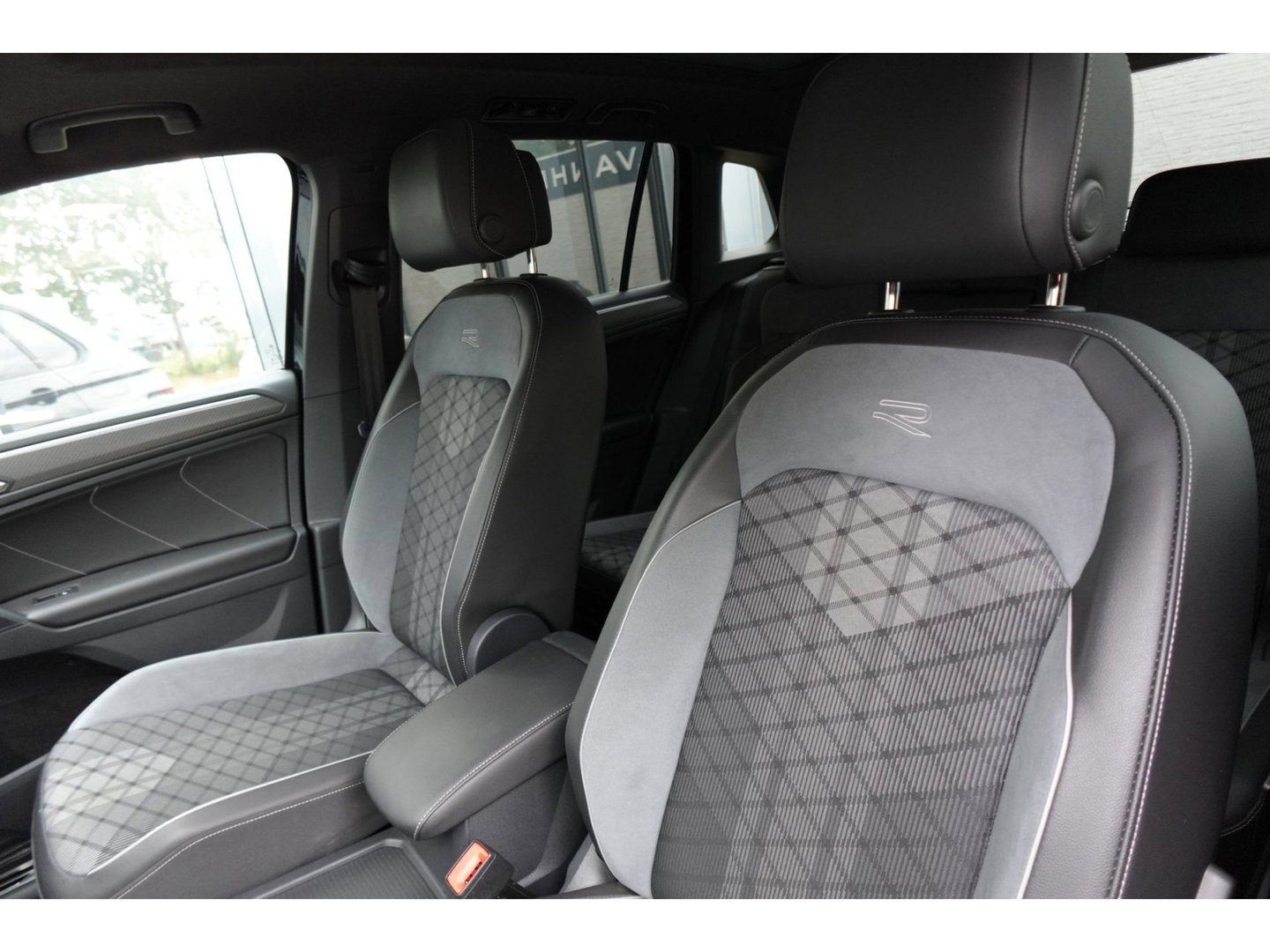 Volkswagen Tiguan 1.5 TSI R-Line PANO KEYLESS 360