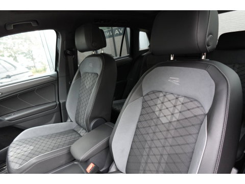 Volkswagen Tiguan 1.5 TSI R-Line PANO KEYLESS 360