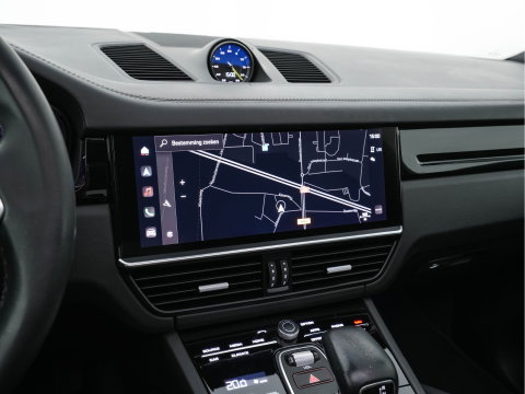 Porsche Cayenne 3.0 E-Hybrid (Plug-in) {SoH-100%} (INCL.BTW) *PANO | LEATHER | FULL-LED | SPORT-CHRONO | MEMORY-PACK | BOSE-SOUND | TOP-VIEW | HEATED-COMFORTSEATS | NAVI-FULLAMP | PRIVACY-GLASS | SHIFT-PADDLES | 22''ALU | TOWBAR*