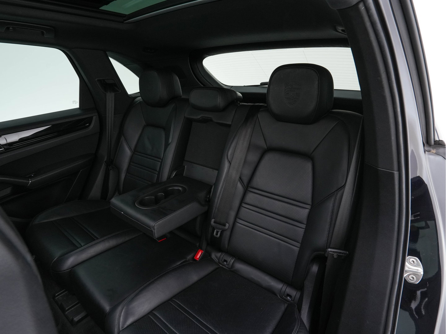 Porsche Cayenne 3.0 E-Hybrid (Plug-in) {SoH-100%} (INCL.BTW) *PANO | LEATHER | FULL-LED | SPORT-CHRONO | MEMORY-PACK | BOSE-SOUND | TOP-VIEW | HEATED-COMFORTSEATS | NAVI-FULLAMP | PRIVACY-GLASS | SHIFT-PADDLES | 22''ALU | TOWBAR*