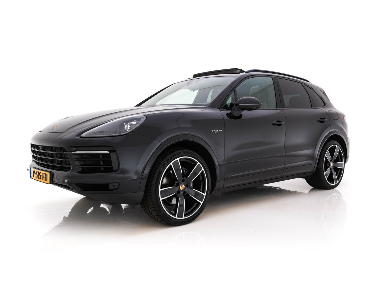 Porsche Cayenne 3.0 E-Hybrid (Plug-in) {SoH-100%} (INCL.BTW) *PANO | LEATHER | FULL-LED | SPORT-CHRONO | MEMORY-PACK | BOSE-SOUND | TOP-VIEW | HEATED-COMFORTSEATS | NAVI-FULLAMP | PRIVACY-GLASS | SHIFT-PADDLES | 22''ALU | TOWBAR*