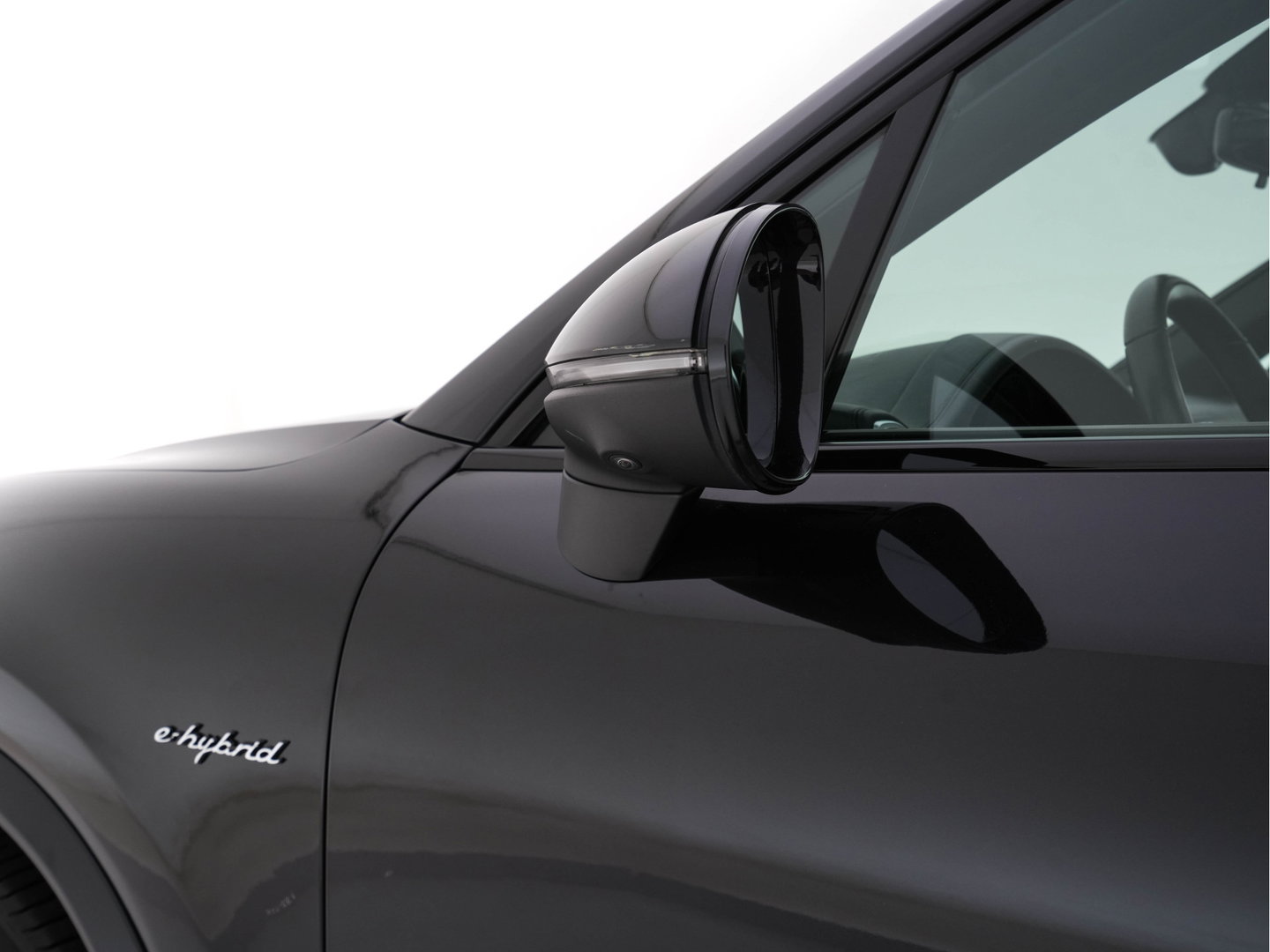 Porsche Cayenne 3.0 E-Hybrid (Plug-in) {SoH-100%} (INCL.BTW) *PANO | LEATHER | FULL-LED | SPORT-CHRONO | MEMORY-PACK | BOSE-SOUND | TOP-VIEW | HEATED-COMFORTSEATS | NAVI-FULLAMP | PRIVACY-GLASS | SHIFT-PADDLES | 22''ALU | TOWBAR*