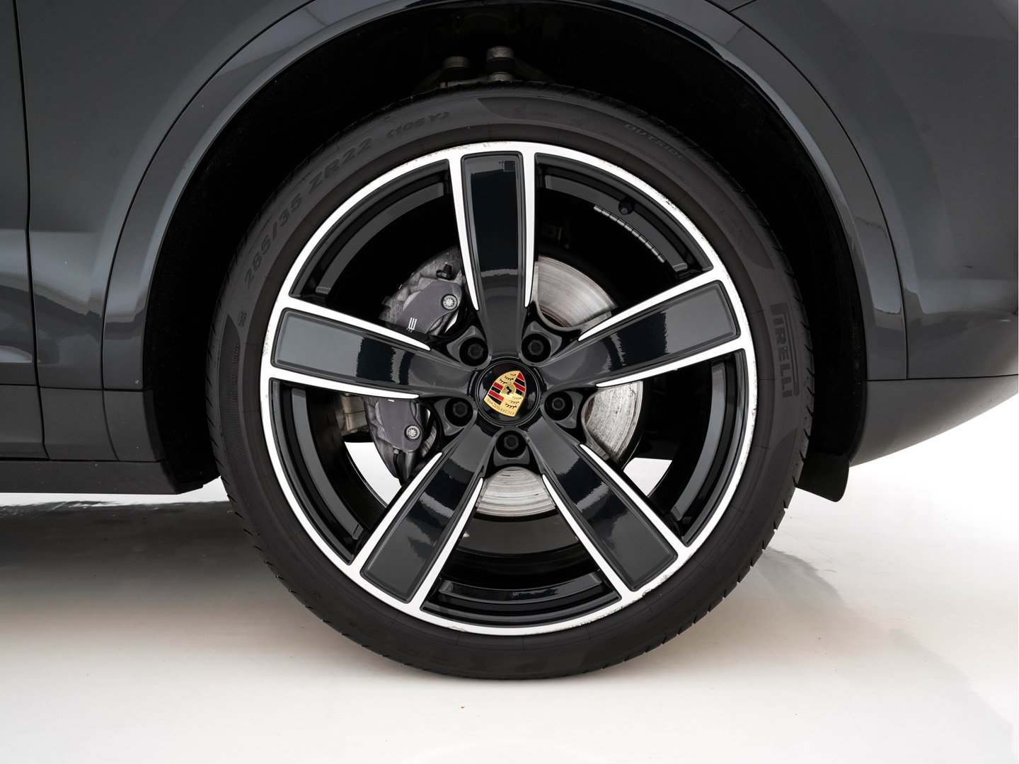 Porsche Cayenne 3.0 E-Hybrid (Plug-in) {SoH-100%} (INCL.BTW) *PANO | LEATHER | FULL-LED | SPORT-CHRONO | MEMORY-PACK | BOSE-SOUND | TOP-VIEW | HEATED-COMFORTSEATS | NAVI-FULLAMP | PRIVACY-GLASS | SHIFT-PADDLES | 22''ALU | TOWBAR*
