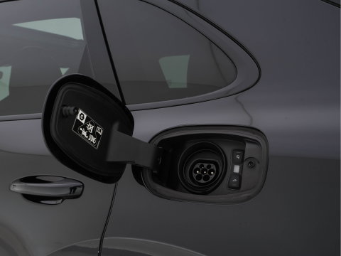 Porsche Cayenne 3.0 E-Hybrid (Plug-in) {SoH-100%} (INCL.BTW) *PANO | LEATHER | FULL-LED | SPORT-CHRONO | MEMORY-PACK | BOSE-SOUND | TOP-VIEW | HEATED-COMFORTSEATS | NAVI-FULLAMP | PRIVACY-GLASS | SHIFT-PADDLES | 22''ALU | TOWBAR*