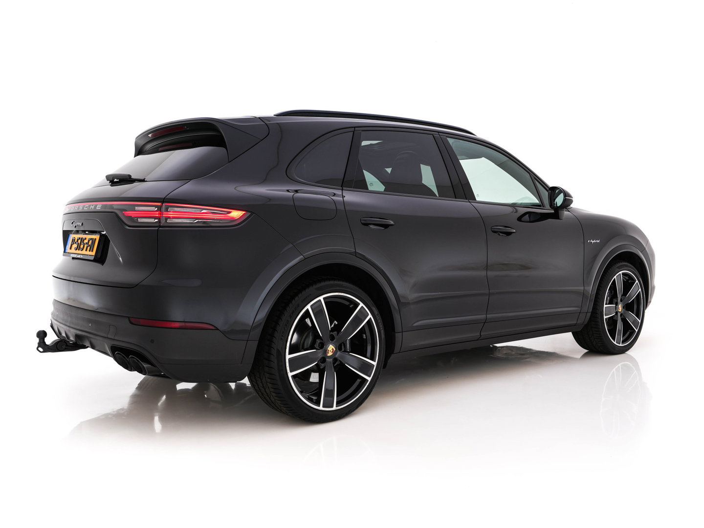 Porsche Cayenne 3.0 E-Hybrid (Plug-in) {SoH-100%} (INCL.BTW) *PANO | LEATHER | FULL-LED | SPORT-CHRONO | MEMORY-PACK | BOSE-SOUND | TOP-VIEW | HEATED-COMFORTSEATS | NAVI-FULLAMP | PRIVACY-GLASS | SHIFT-PADDLES | 22''ALU | TOWBAR*