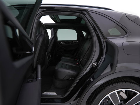 Porsche Cayenne 3.0 E-Hybrid (Plug-in) {SoH-100%} (INCL.BTW) *PANO | LEATHER | FULL-LED | SPORT-CHRONO | MEMORY-PACK | BOSE-SOUND | TOP-VIEW | HEATED-COMFORTSEATS | NAVI-FULLAMP | PRIVACY-GLASS | SHIFT-PADDLES | 22''ALU | TOWBAR*
