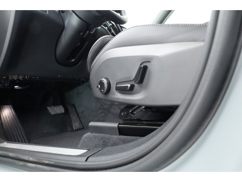 Volvo XC60 2.0 T8 Plug-in hybrid AWD Ultra Black Edition | Facelift 2026 | Pano-dak | H&K Audio | Head up | Gelaagd Glas | Blis | ACC | 360 camera |