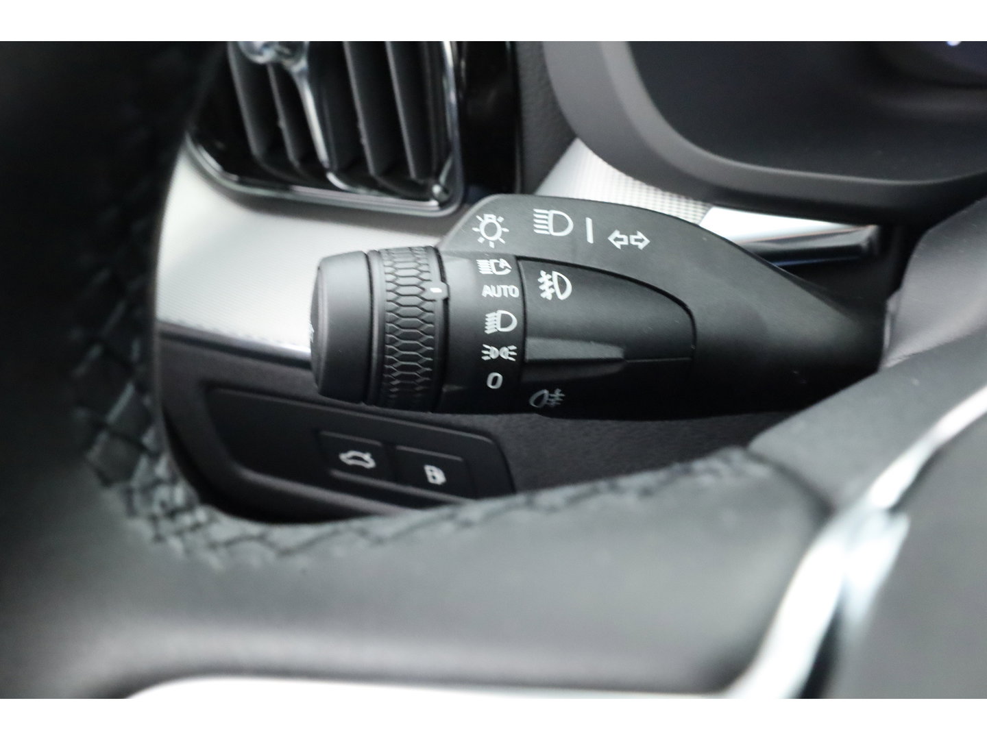 Volvo XC60 2.0 T8 Plug-in hybrid AWD Ultra Black Edition | Facelift 2026 | Pano-dak | H&K Audio | Head up | Gelaagd Glas | Blis | ACC | 360 camera |